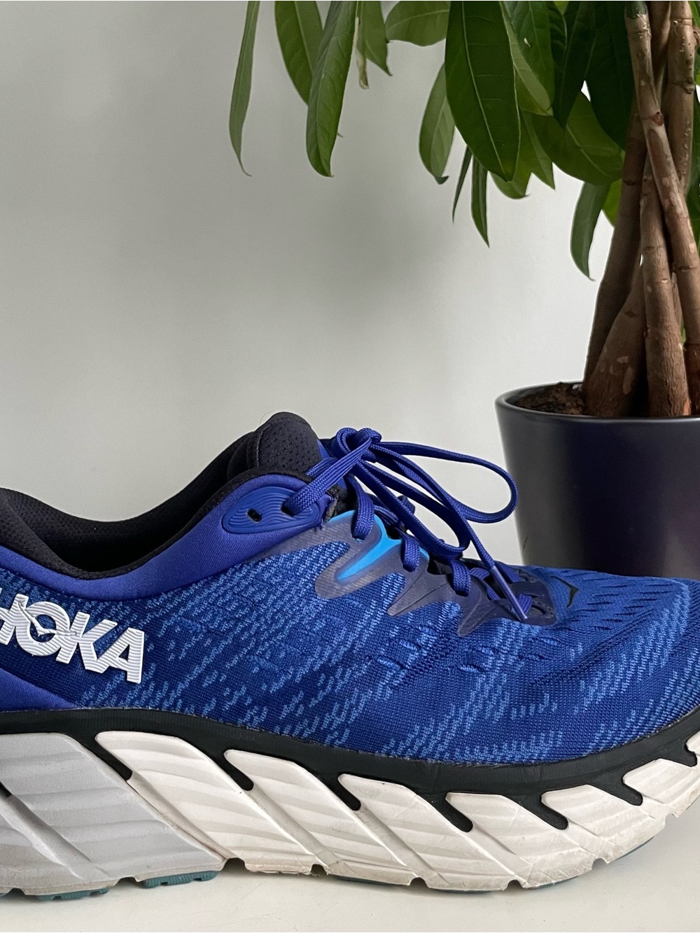 Men Size 9.5 Hoka One One Gaviota 4
Blue Graphite Running Shoes